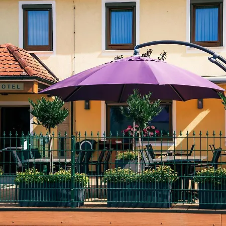 Spitzenpfeil Hotel