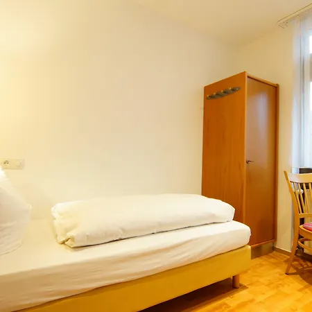 Spitzenpfeil 3*